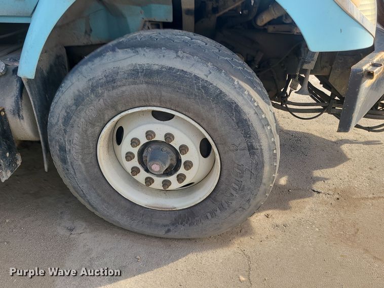 image for item LJ9421 2005 International 7500  sewer jetter truck