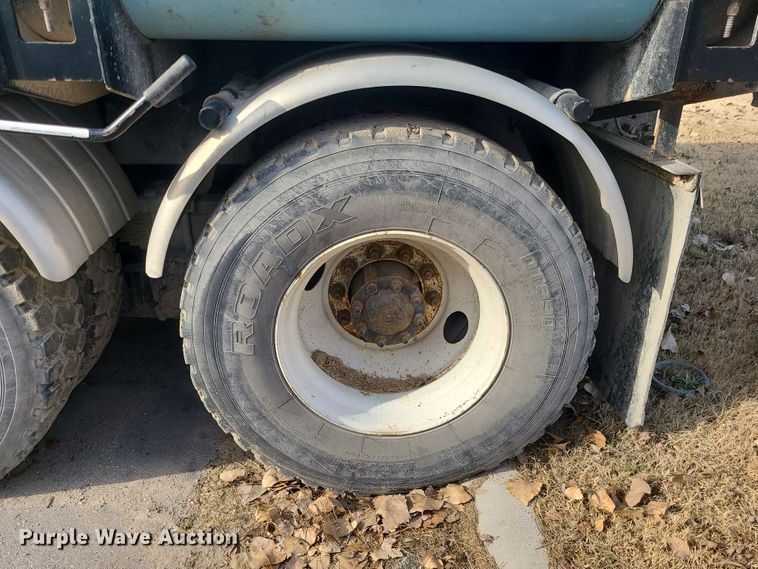 image for item LJ9421 2005 International 7500  sewer jetter truck