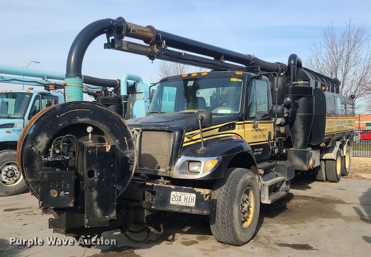 image for item LJ9422 2005 International 7500  sewer jetter truck