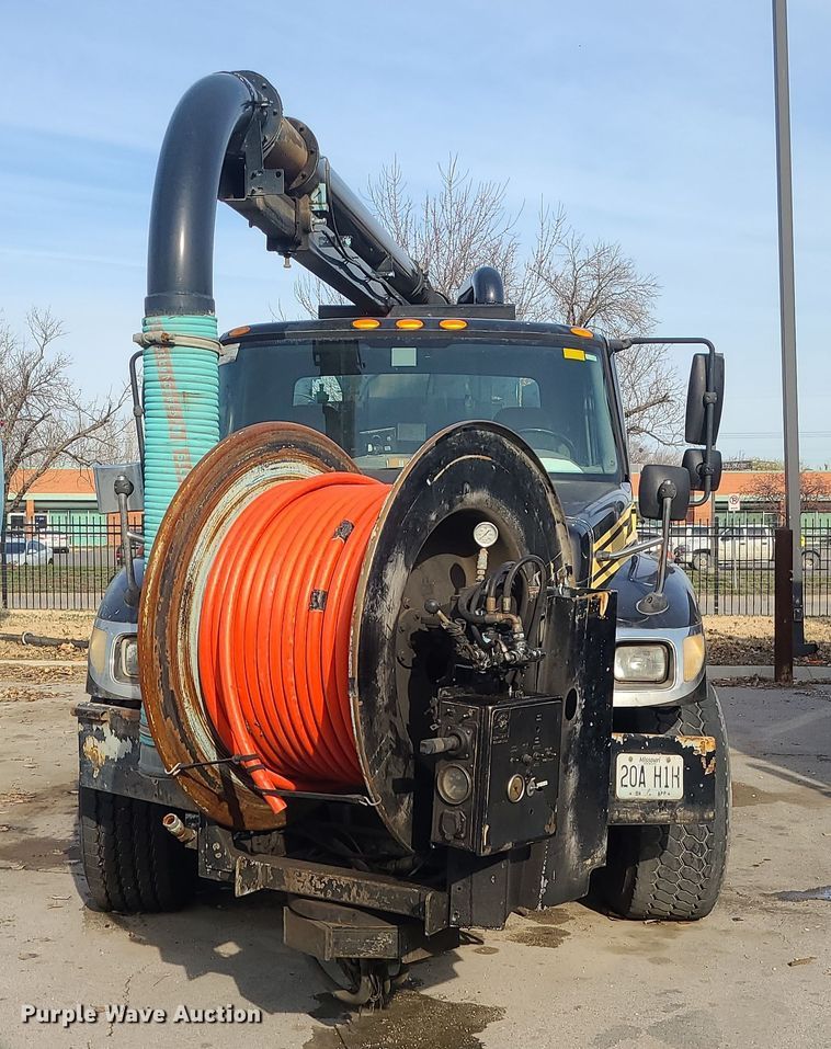 image for item LJ9422 2005 International 7500  sewer jetter truck