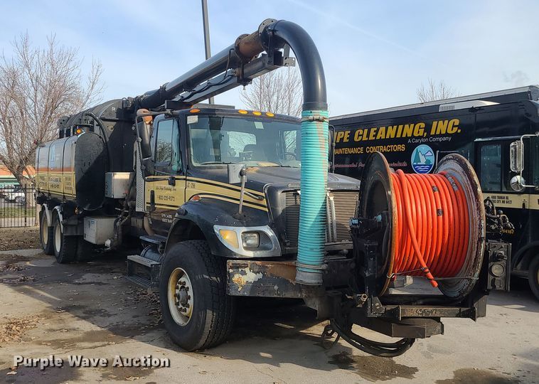 image for item LJ9422 2005 International 7500  sewer jetter truck