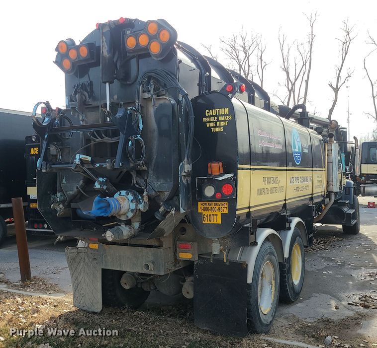 image for item LJ9422 2005 International 7500  sewer jetter truck
