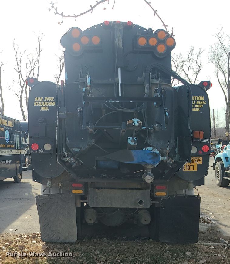 image for item LJ9422 2005 International 7500  sewer jetter truck