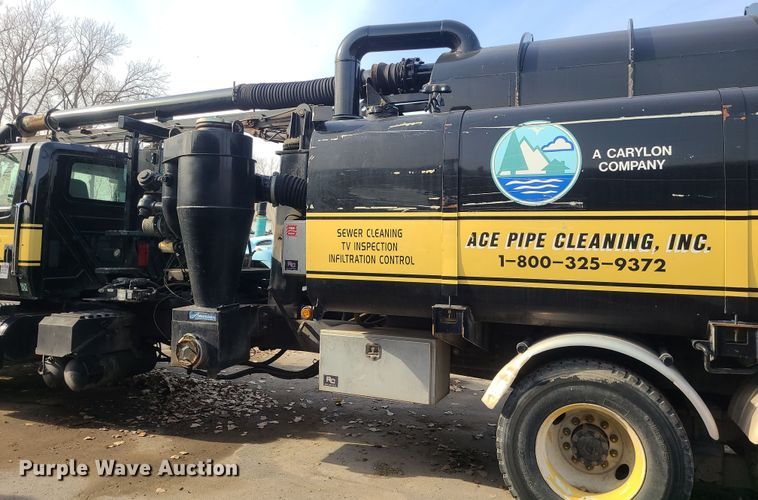 image for item LJ9422 2005 International 7500  sewer jetter truck