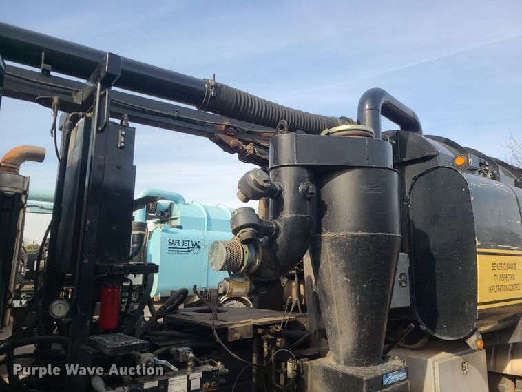 image for item LJ9422 2005 International 7500  sewer jetter truck