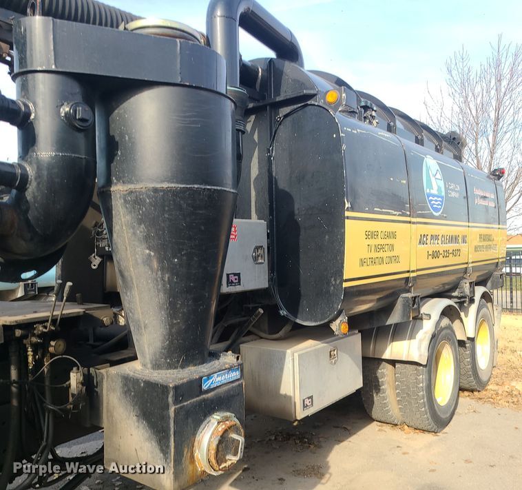 image for item LJ9422 2005 International 7500  sewer jetter truck