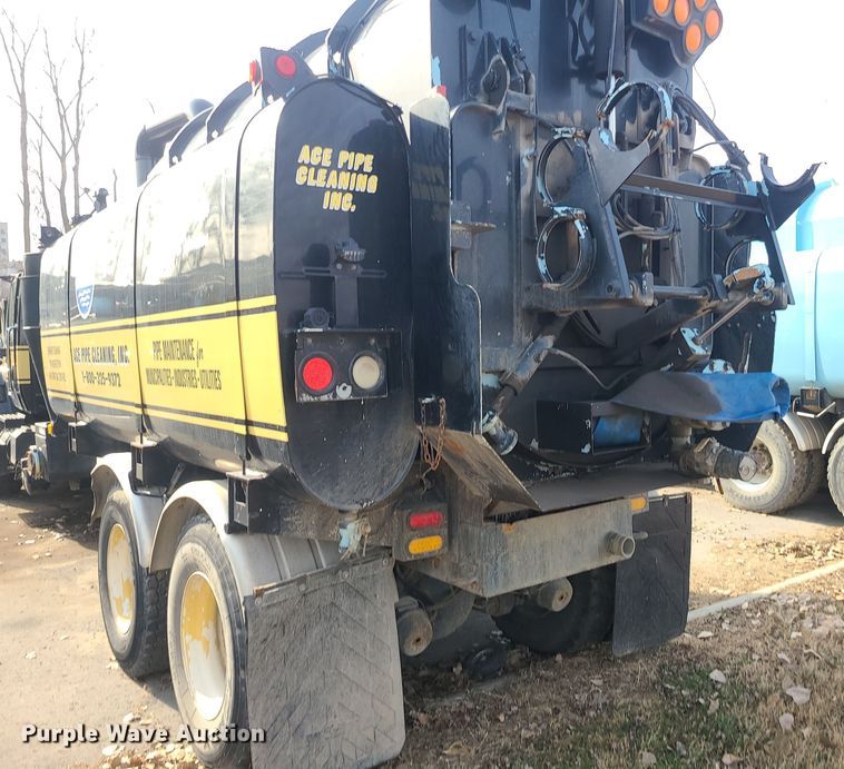 image for item LJ9422 2005 International 7500  sewer jetter truck