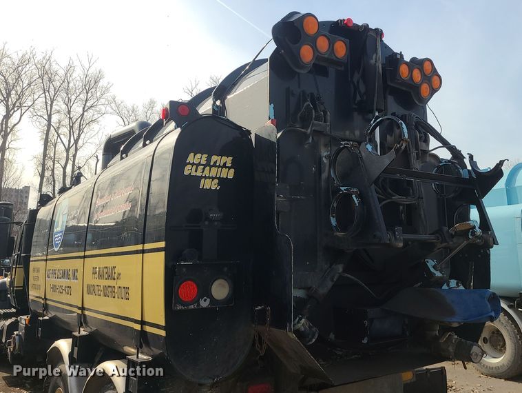 image for item LJ9422 2005 International 7500  sewer jetter truck