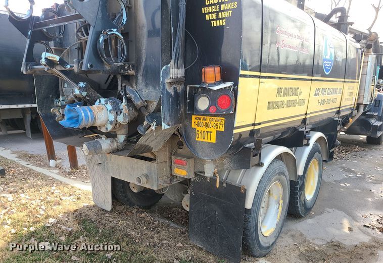 image for item LJ9422 2005 International 7500  sewer jetter truck