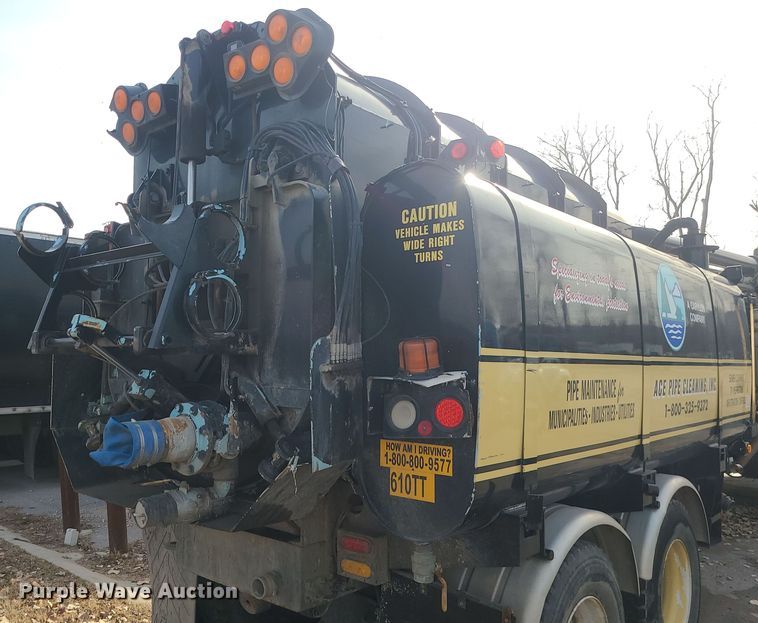 image for item LJ9422 2005 International 7500  sewer jetter truck