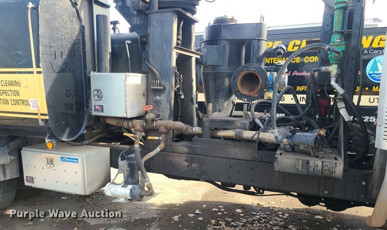 image for item LJ9422 2005 International 7500  sewer jetter truck