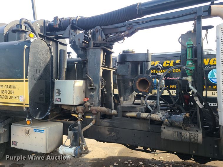 image for item LJ9422 2005 International 7500  sewer jetter truck