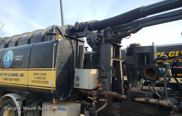 image for item LJ9422 2005 International 7500  sewer jetter truck