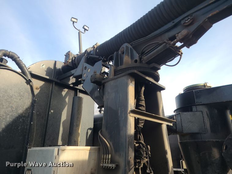 image for item LJ9422 2005 International 7500  sewer jetter truck