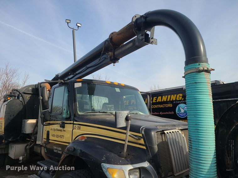 image for item LJ9422 2005 International 7500  sewer jetter truck