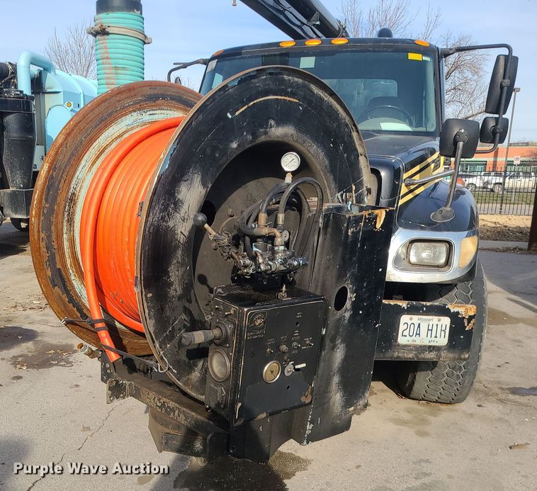 image for item LJ9422 2005 International 7500  sewer jetter truck