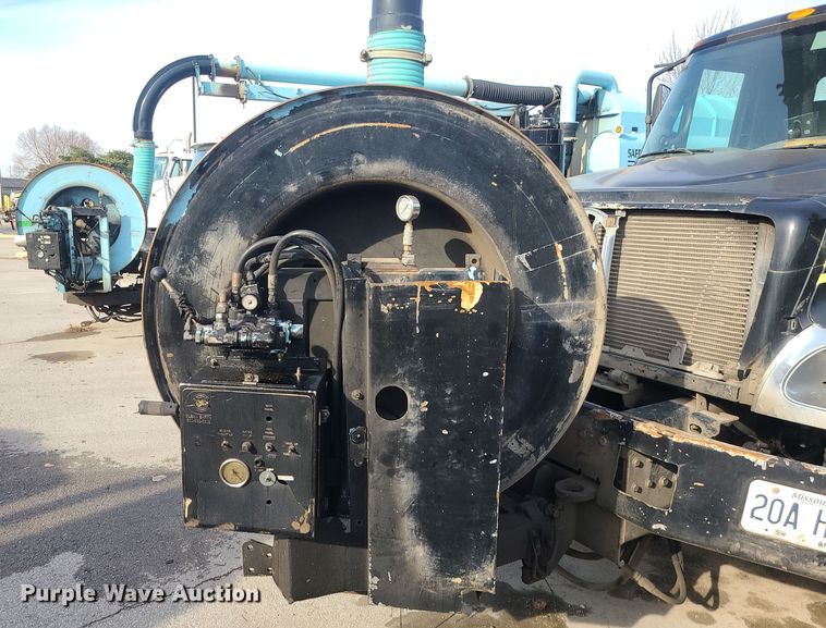 image for item LJ9422 2005 International 7500  sewer jetter truck