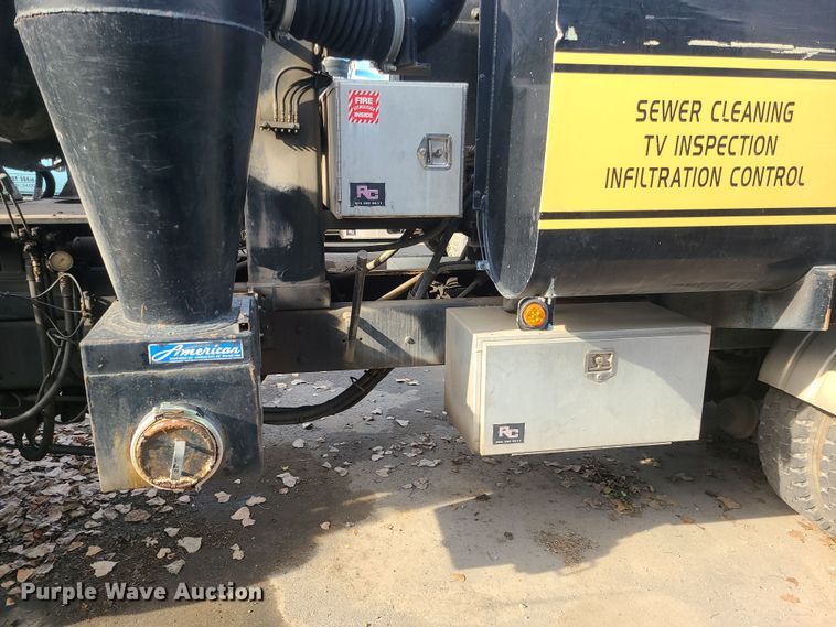 image for item LJ9422 2005 International 7500  sewer jetter truck
