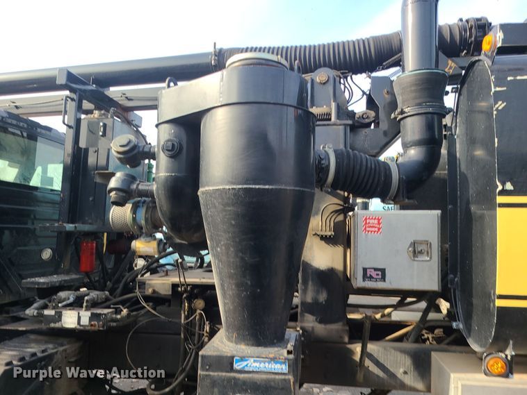 image for item LJ9422 2005 International 7500  sewer jetter truck