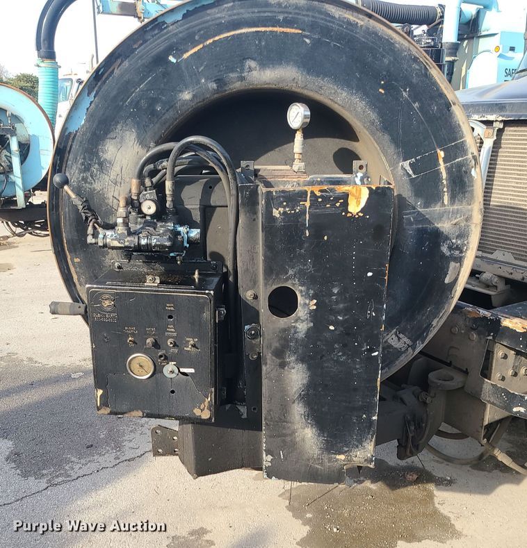 image for item LJ9422 2005 International 7500  sewer jetter truck