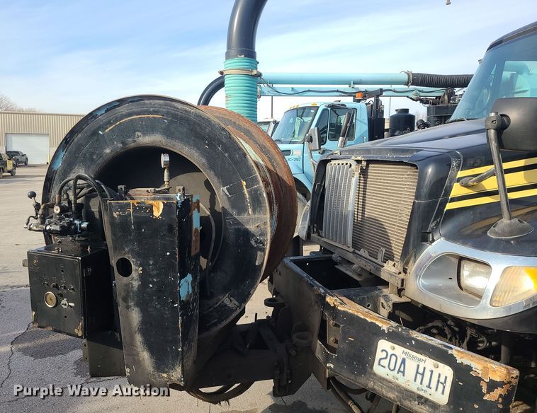 image for item LJ9422 2005 International 7500  sewer jetter truck