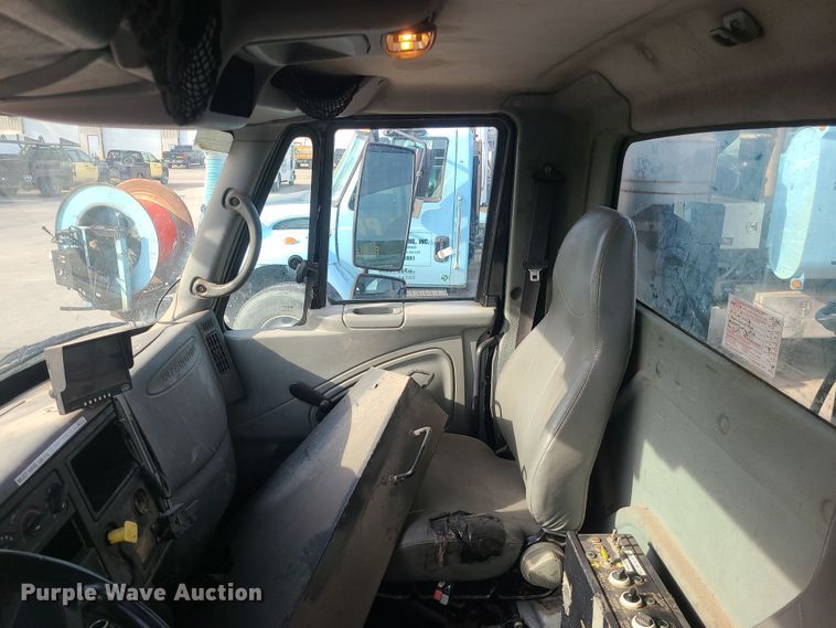 image for item LJ9422 2005 International 7500  sewer jetter truck