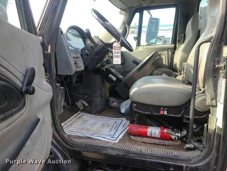 image for item LJ9422 2005 International 7500  sewer jetter truck