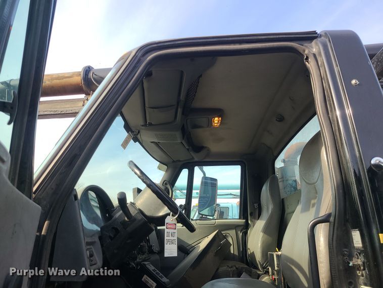 image for item LJ9422 2005 International 7500  sewer jetter truck