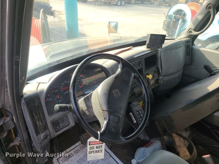 image for item LJ9422 2005 International 7500  sewer jetter truck