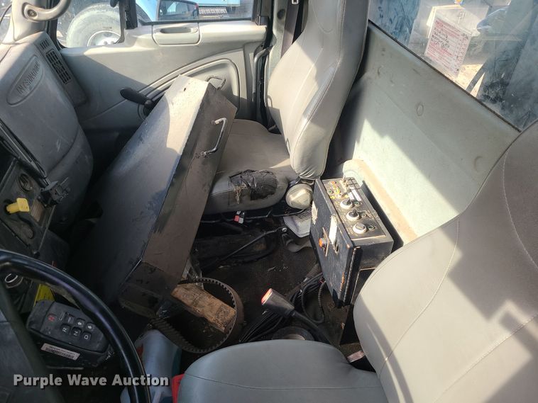 image for item LJ9422 2005 International 7500  sewer jetter truck