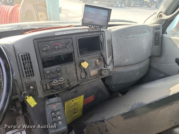 image for item LJ9422 2005 International 7500  sewer jetter truck