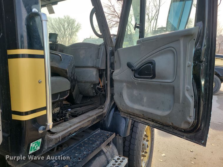 image for item LJ9422 2005 International 7500  sewer jetter truck