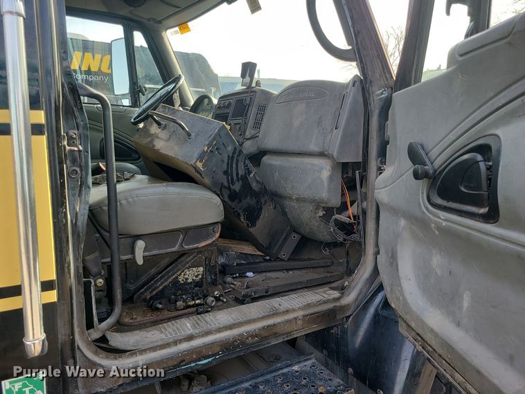 image for item LJ9422 2005 International 7500  sewer jetter truck