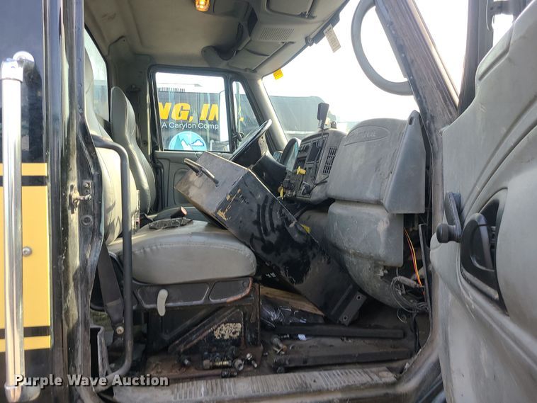 image for item LJ9422 2005 International 7500  sewer jetter truck