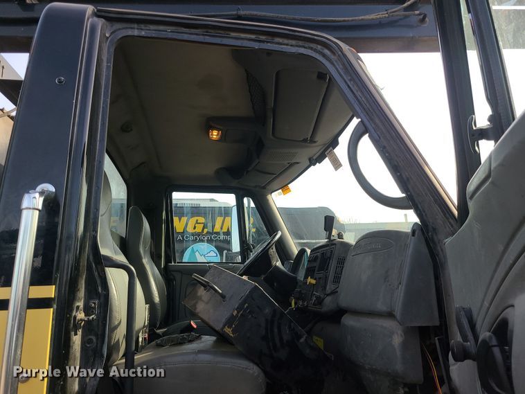 image for item LJ9422 2005 International 7500  sewer jetter truck