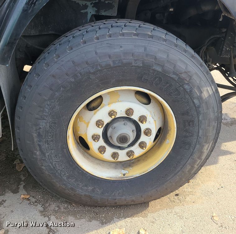 image for item LJ9422 2005 International 7500  sewer jetter truck