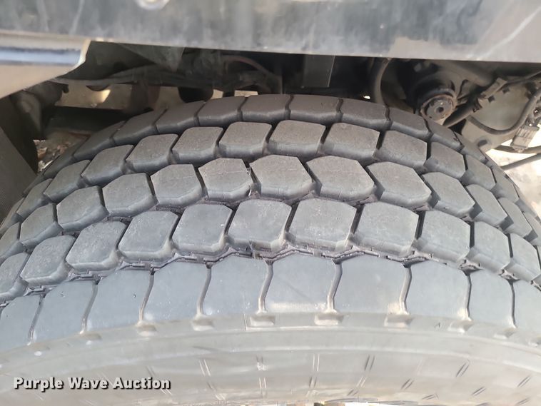 image for item LJ9422 2005 International 7500  sewer jetter truck