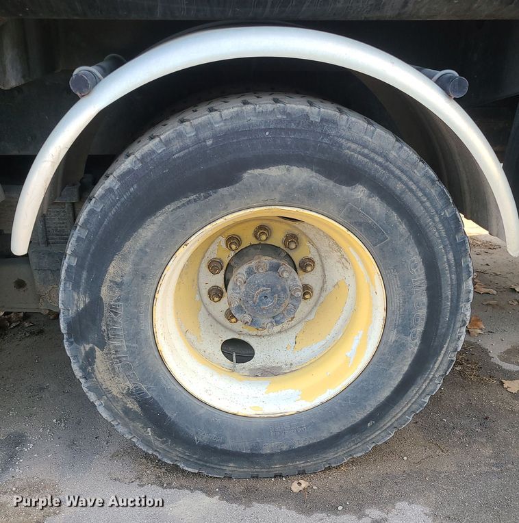 image for item LJ9422 2005 International 7500  sewer jetter truck