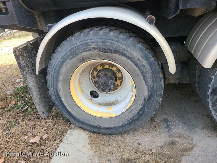 image for item LJ9422 2005 International 7500  sewer jetter truck