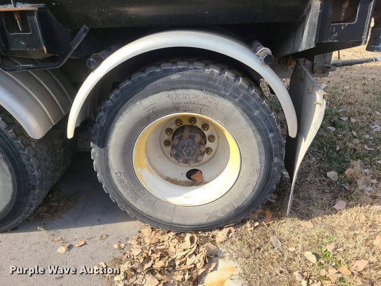 image for item LJ9422 2005 International 7500  sewer jetter truck