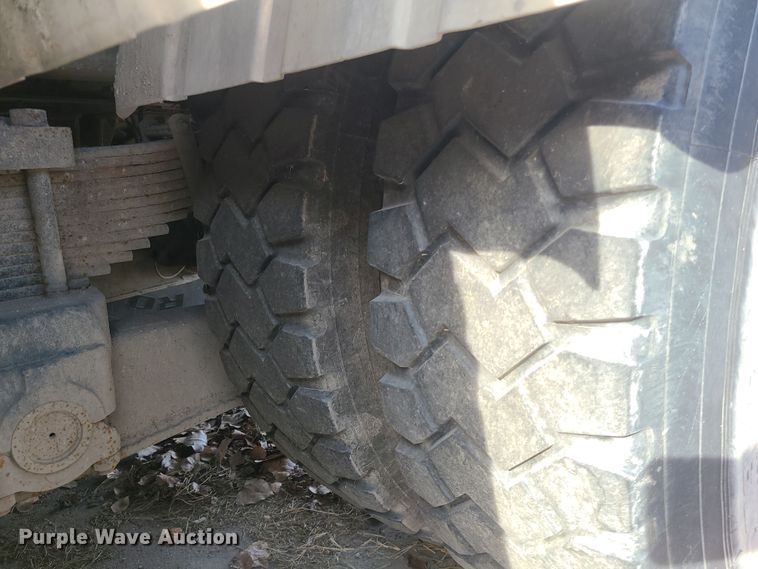 image for item LJ9422 2005 International 7500  sewer jetter truck