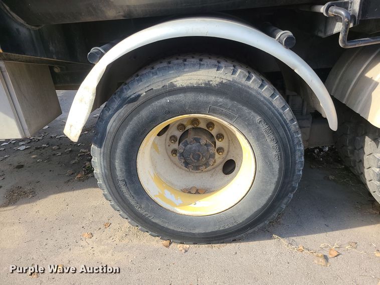 image for item LJ9422 2005 International 7500  sewer jetter truck