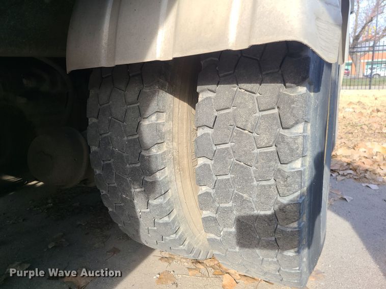 image for item LJ9422 2005 International 7500  sewer jetter truck