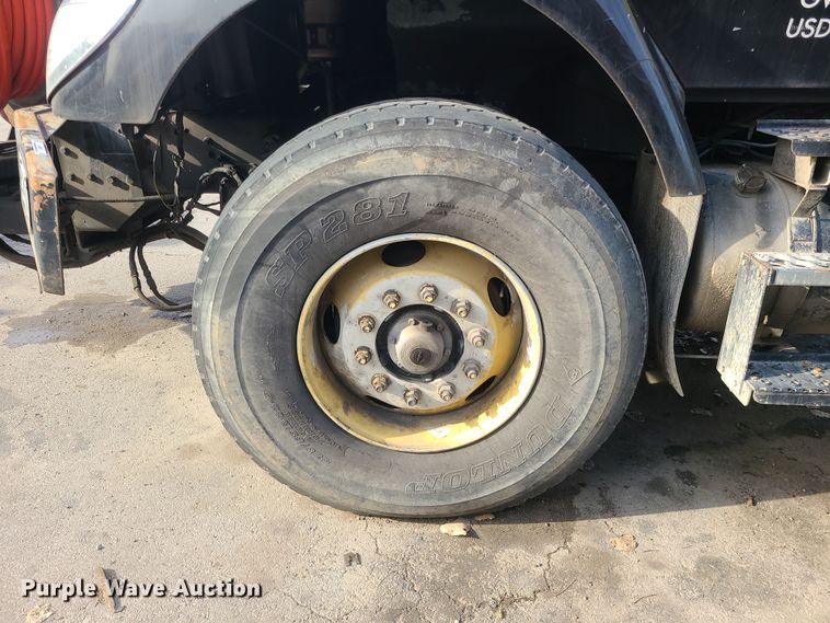 image for item LJ9422 2005 International 7500  sewer jetter truck