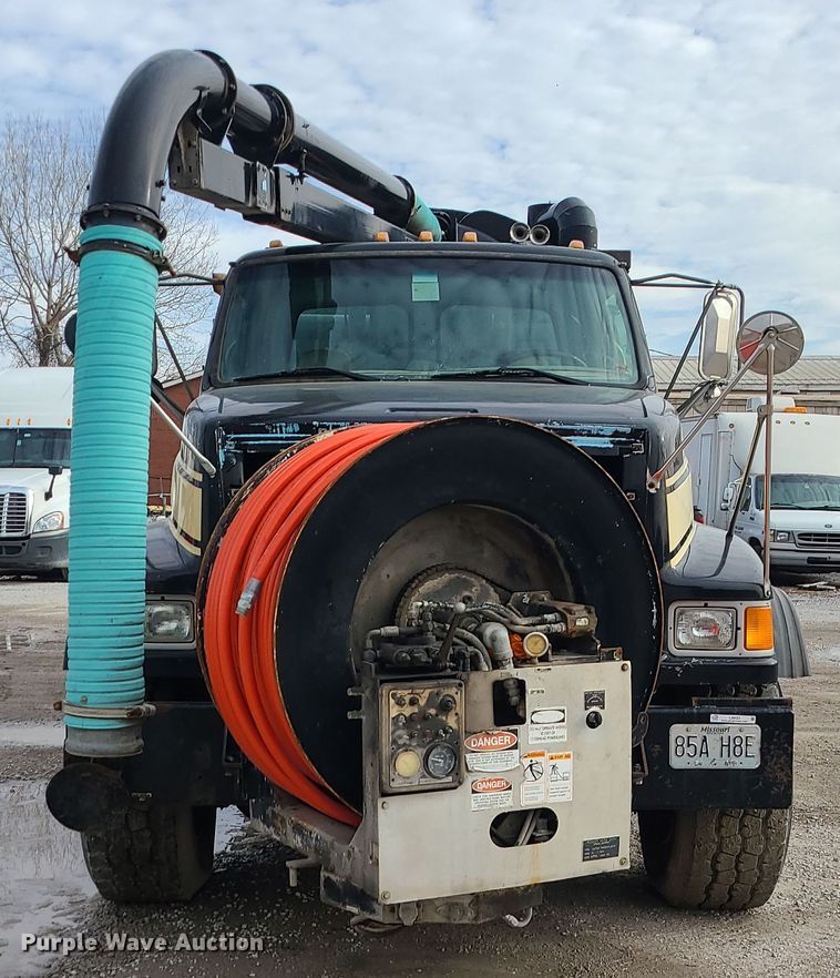 image for item LJ9423 2001 Sterling  sewer jetter truck