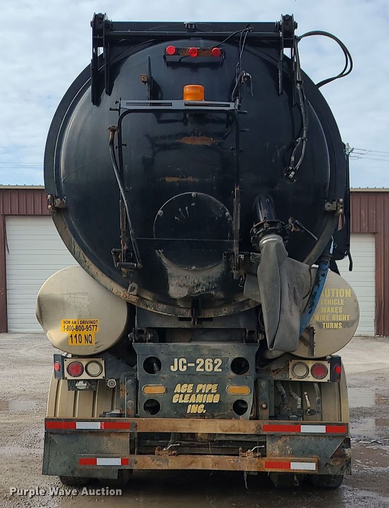 image for item LJ9423 2001 Sterling  sewer jetter truck