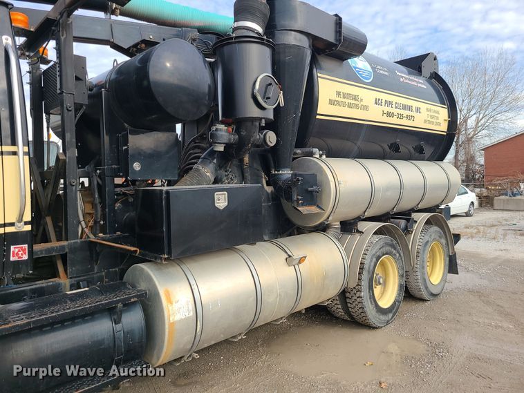 image for item LJ9423 2001 Sterling  sewer jetter truck