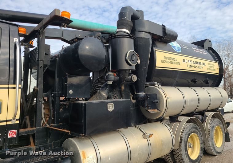 image for item LJ9423 2001 Sterling  sewer jetter truck