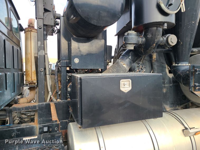 image for item LJ9423 2001 Sterling  sewer jetter truck