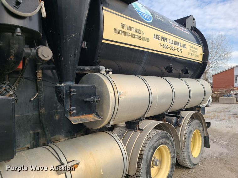 image for item LJ9423 2001 Sterling  sewer jetter truck